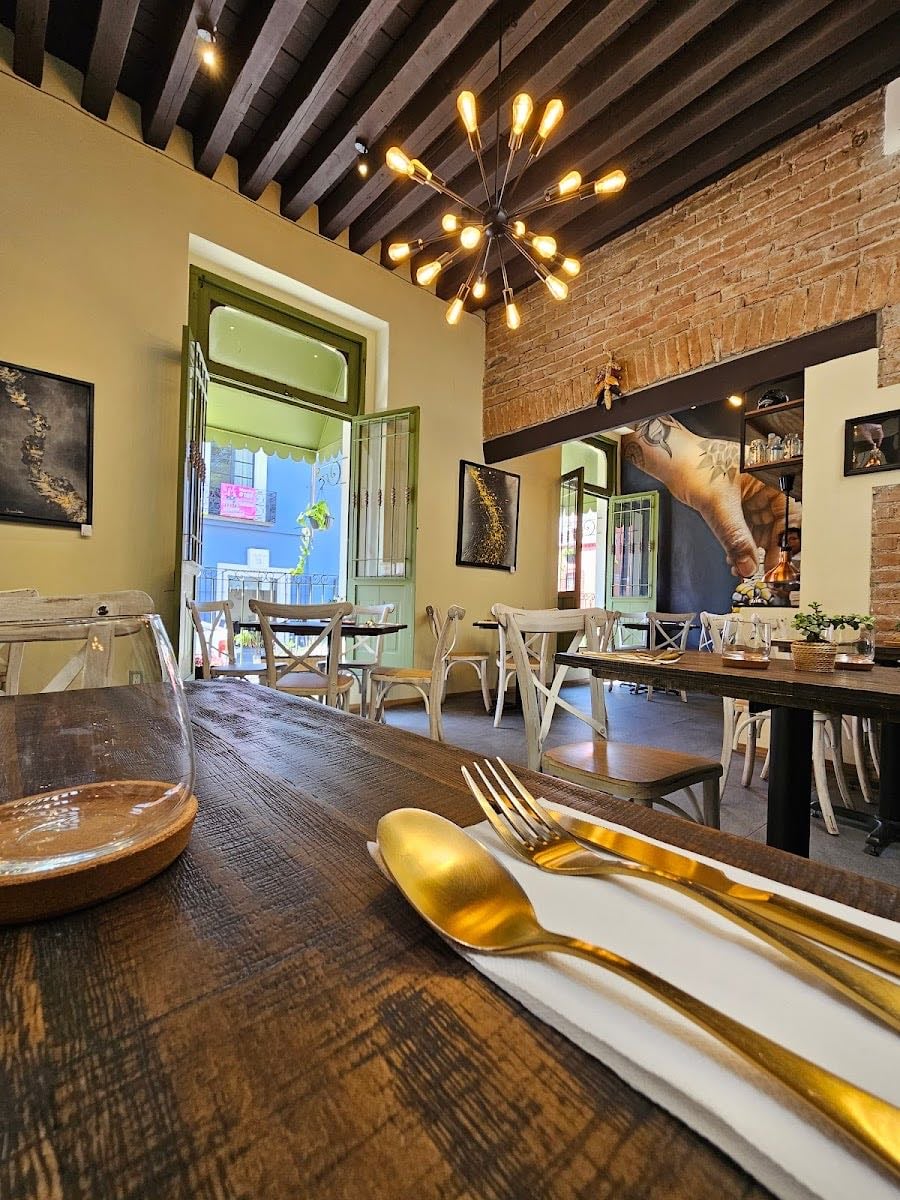 NUNI Restaurant