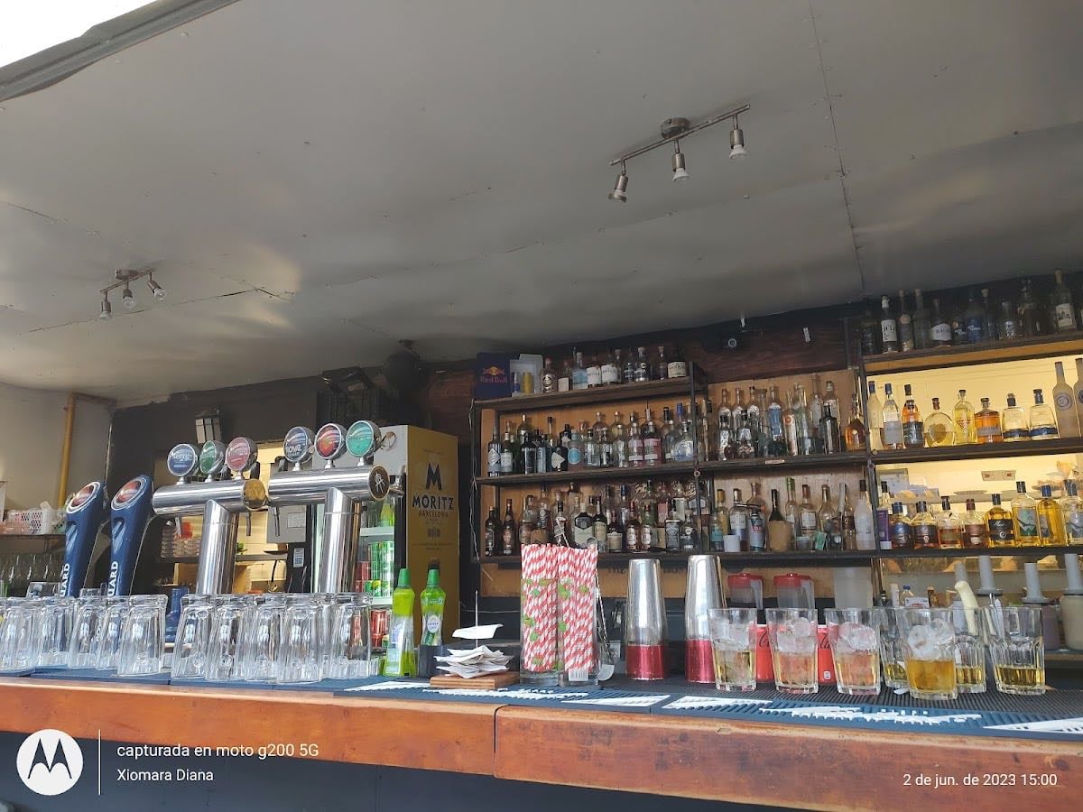 Barbones Bar