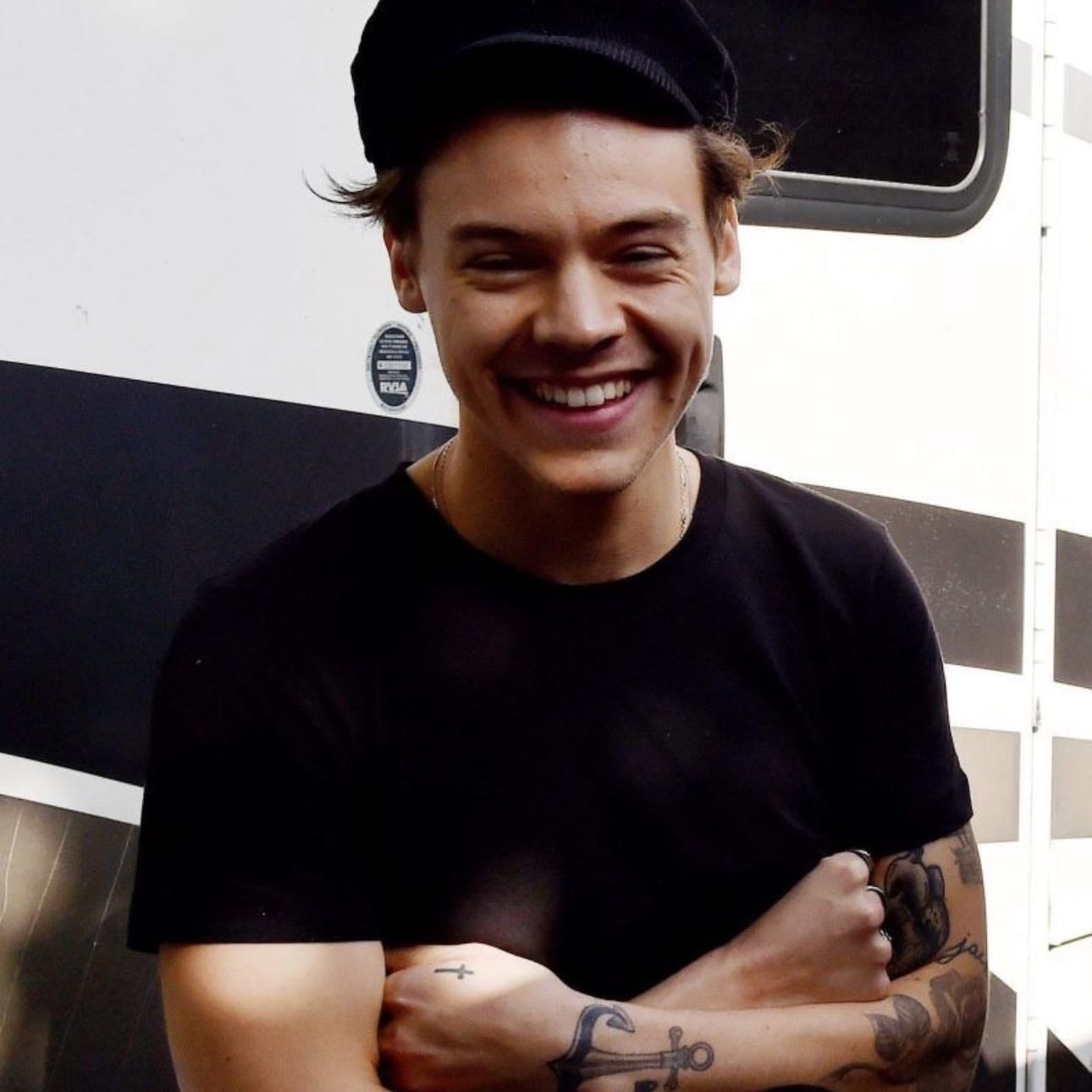 harry๐ฅน - my favourite person since 2012๐โฆ i love him more than anyone in the world honestly. i love how he brings people together, spreads love and makes people feel accepted and cared for. the way he can make a stadium full of people all feel incredibly loved is just so special and something only he can do. words canโt even explain the love i have for this man and im so grateful for him and everything he does. (missing him lots๐ฅฒ)