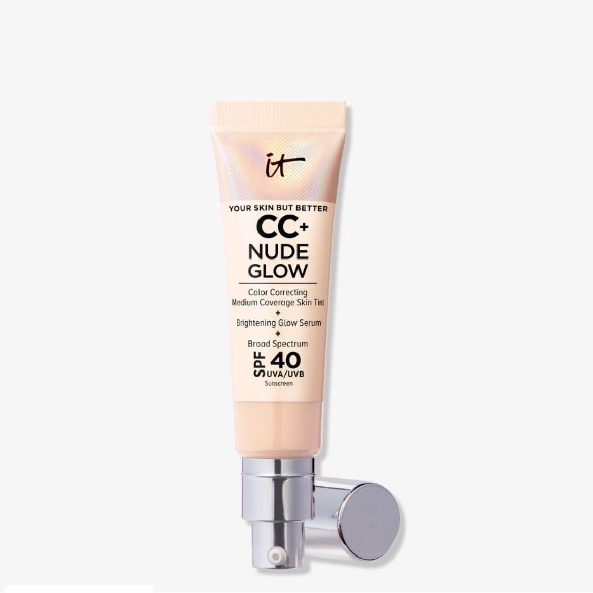 It cosmetics CC nude glow - Está base es para cuando quieres un makeup no makeup look, es super invisible, con efecto glowy y además tiene SPF y ácido hialuronico