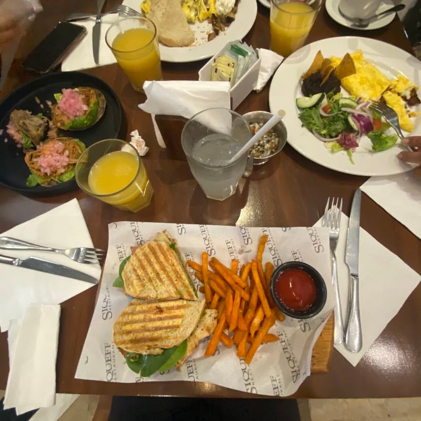 Date con las chavitas en Montejo - Am茅 las chips de zanahoria 馃