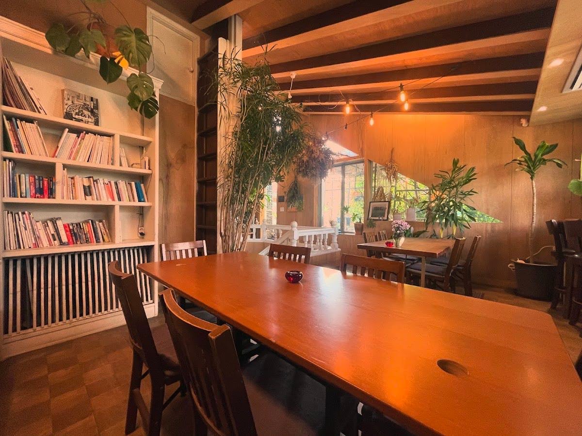 VER'S GARDEN - 💻 You want a calm, comfy cafe full with green flowers and plants, good coffee, plenty of space to concentrate and near hongdae? Beolseu Garden it is. https://naver.me/II14XytM