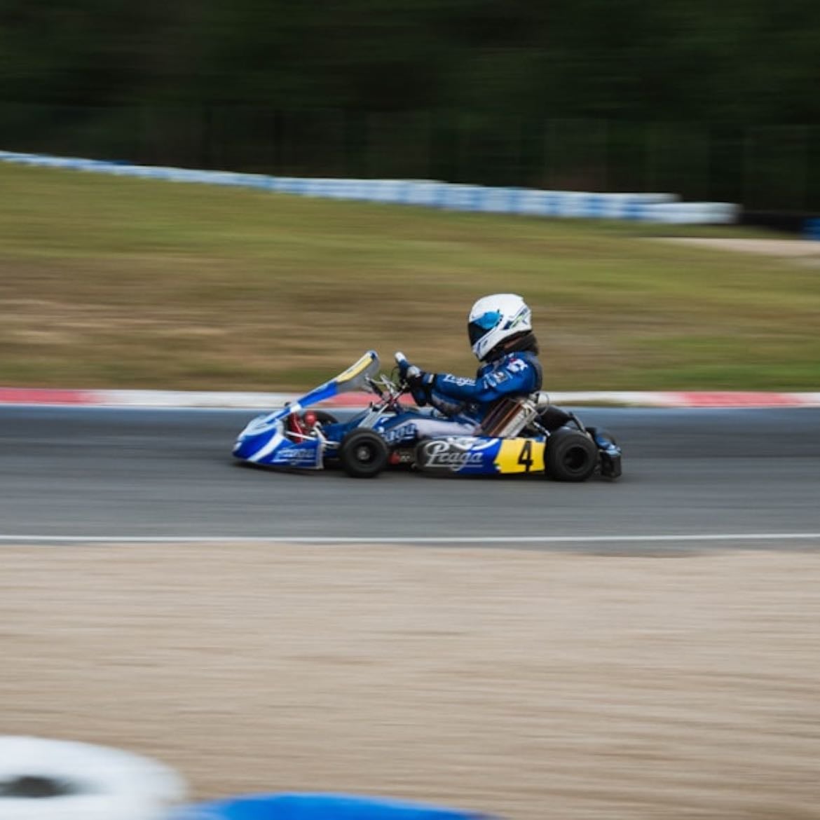 Go karts - Competir uno con el otro en los karts