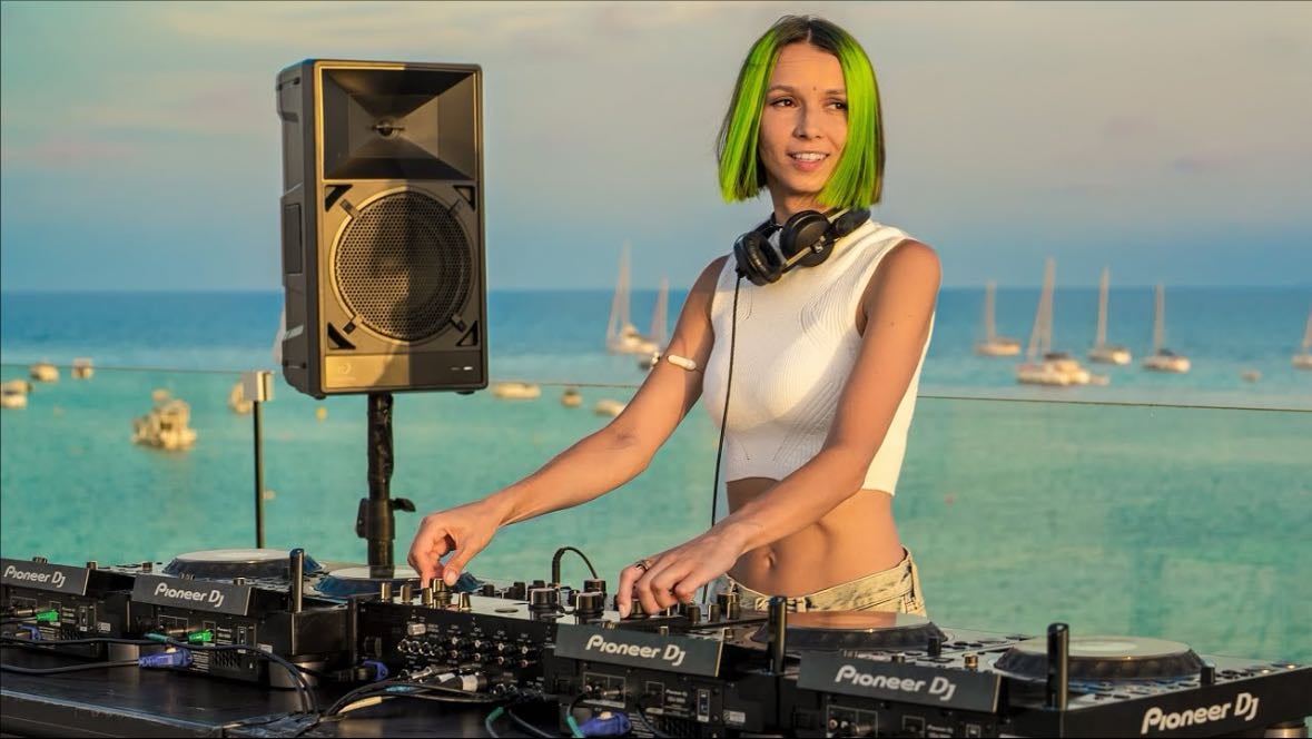 Learning to DJ