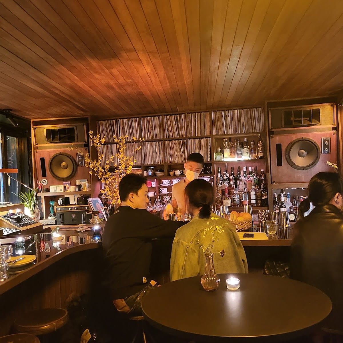 Hills & Europa - Cafe and Bar