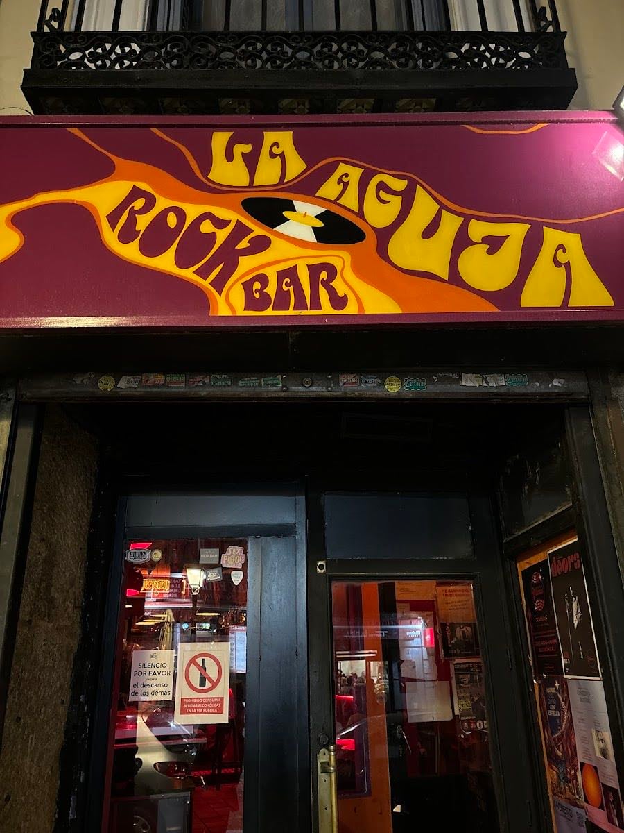 La Aguja Lavapiés - Música en Vinilo, Copas y Cerveza fría