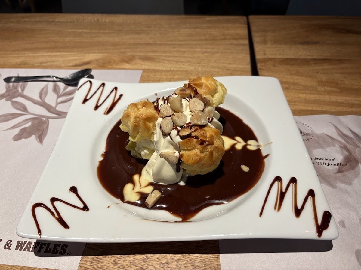 Crepes & Waffles Mall Plaza