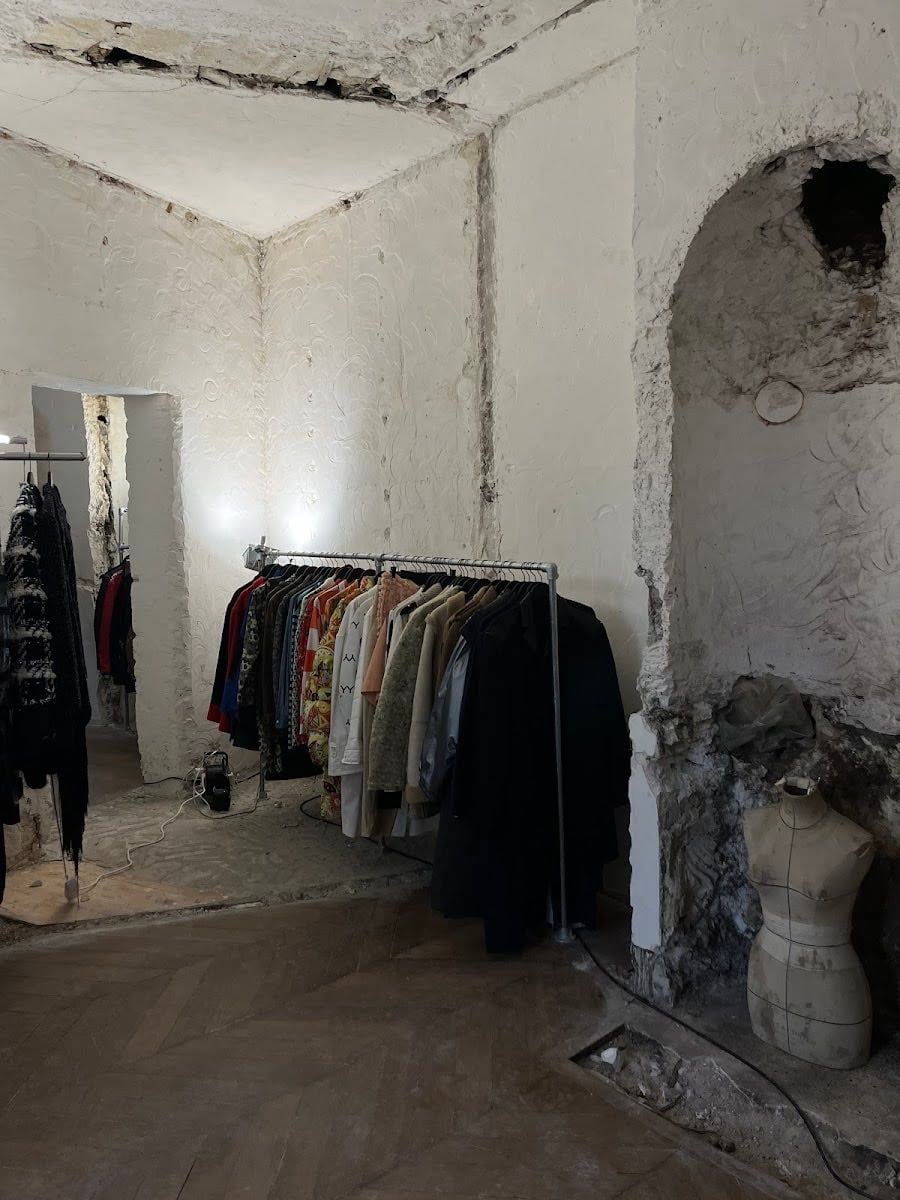 dotCOMME, flat rack, metallic curtain