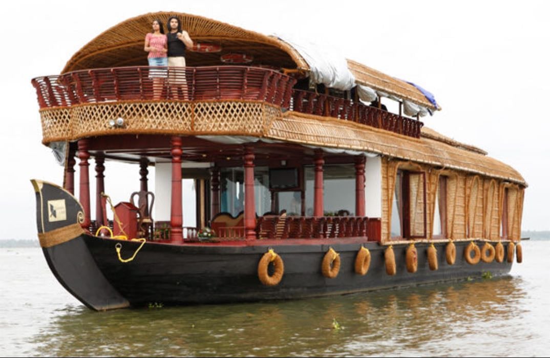 Living on a housing boat - Floating everywhere I want to go