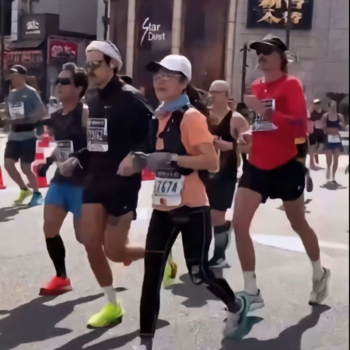 HARRY STYLES RUNNING MARATHON IN TOKYO