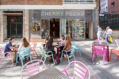 Cherry Pecas - Cervezas en barril para cada mesa. Tienen buenos burritos.