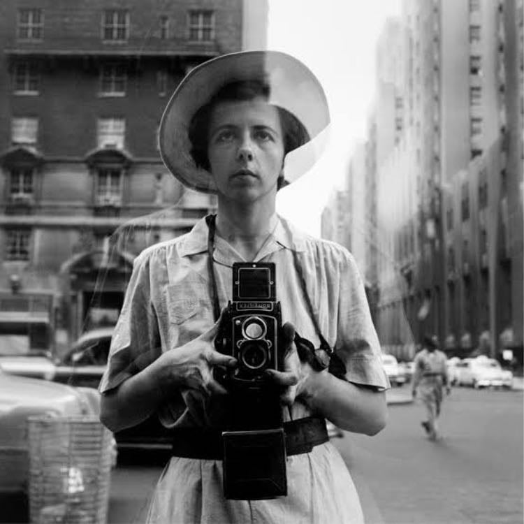 Vivian Maier · - 50mm fotógrafas. Fotografía embarazada y newborn, cursos y reportajes, en Vitoria-Gasteiz