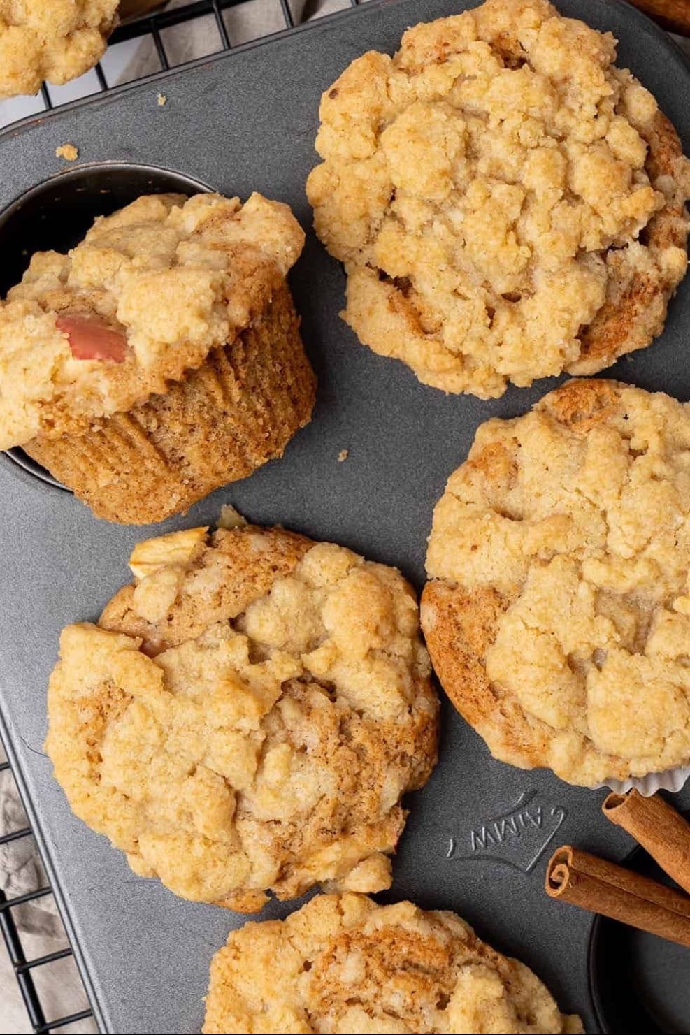 Apple crumble muffins