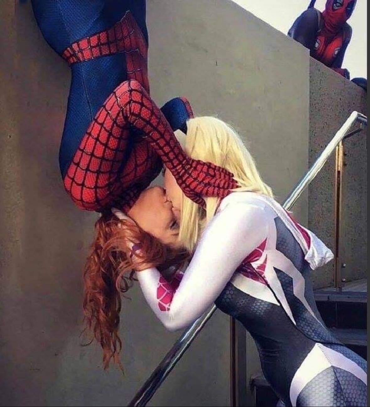 Spider-man y Spider-gwen