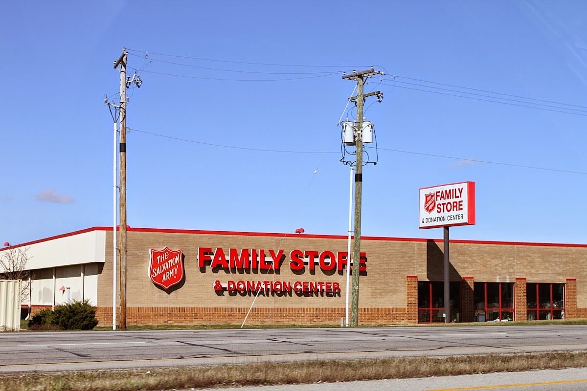 The Salvation Army Thrift Store & Donation Center - First favorite big brand thrift ๐ (the heat is here)