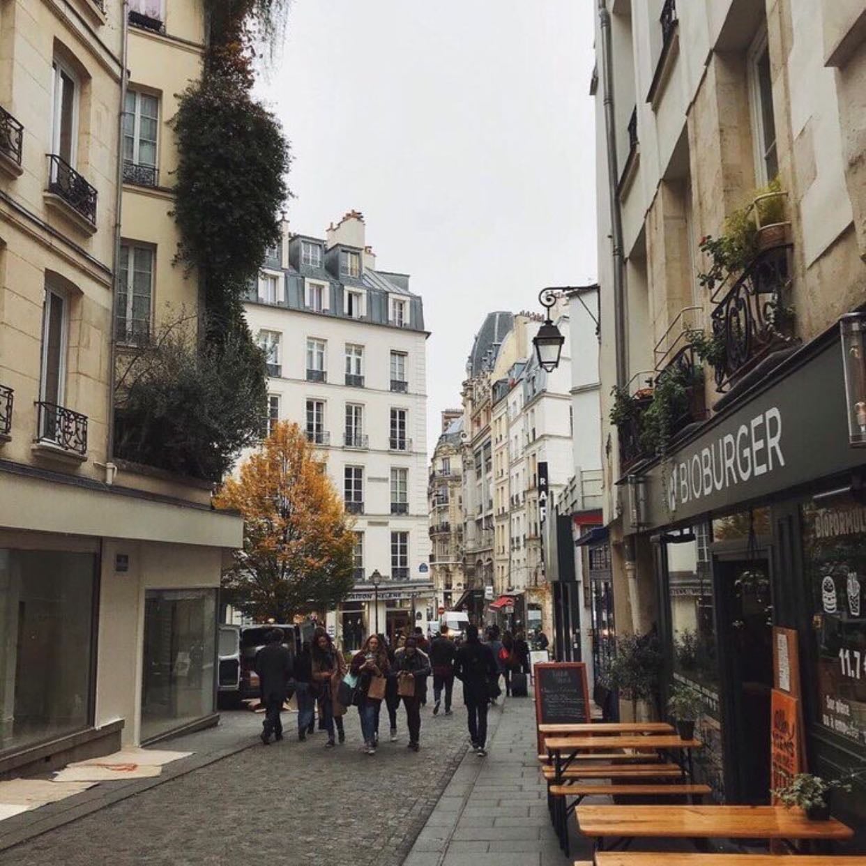 Paris - for THIS…huftt after jalan-jalan capek di jepang, i will come every coffe shop in paris..duduk-duduk santai sambil nyobain banyak pastry nya 💁🏻♀️🥐 habis itu mampir ke museum the louvre.