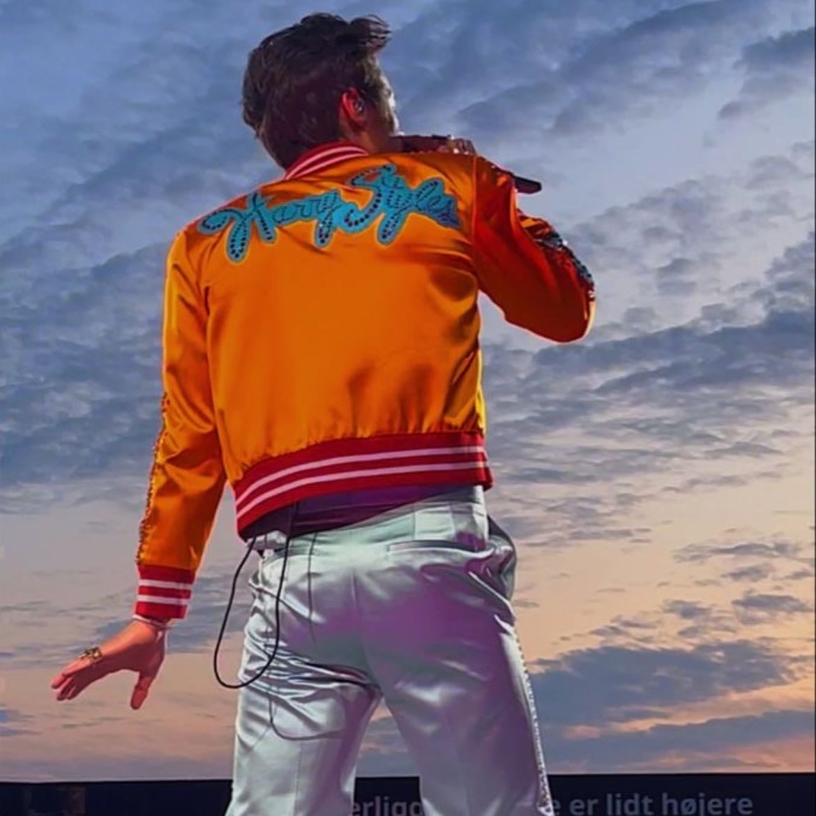 Orange outfit - 5º