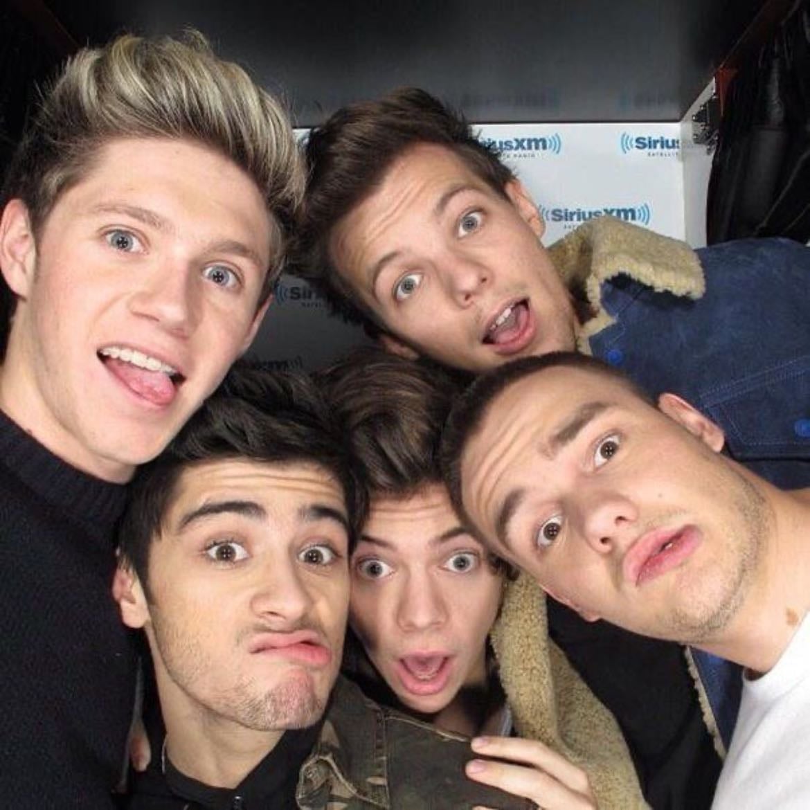 Petar mi cuarto con mas cosas de harry y 1D