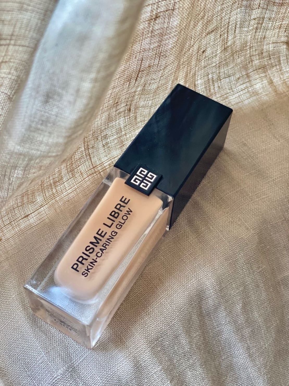 Foundation - Givenchy prisme libre glow foundation
