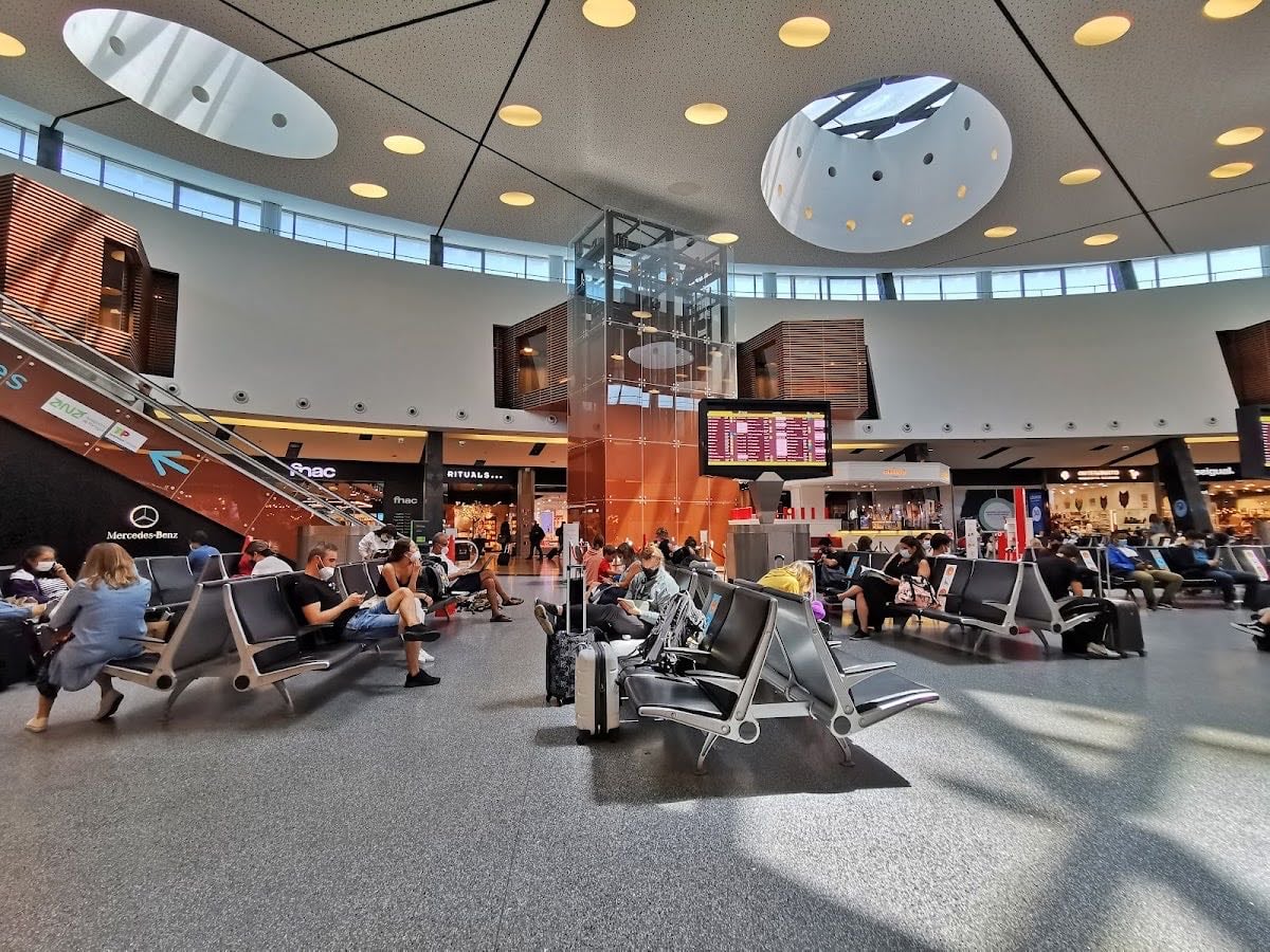 Lisbon Airport (LIS)