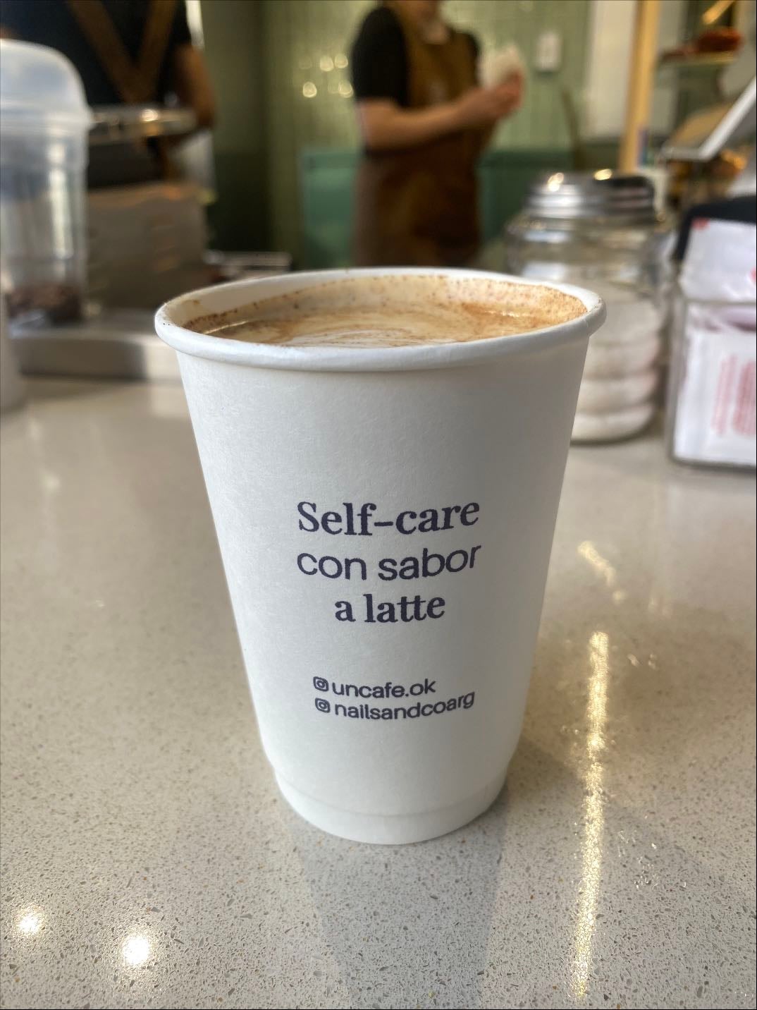 UN CAFÉ y seguimos - cafe: ★ ★ ★
pastelería:★ ★ ★ ★
lugar: ★ ★ ★