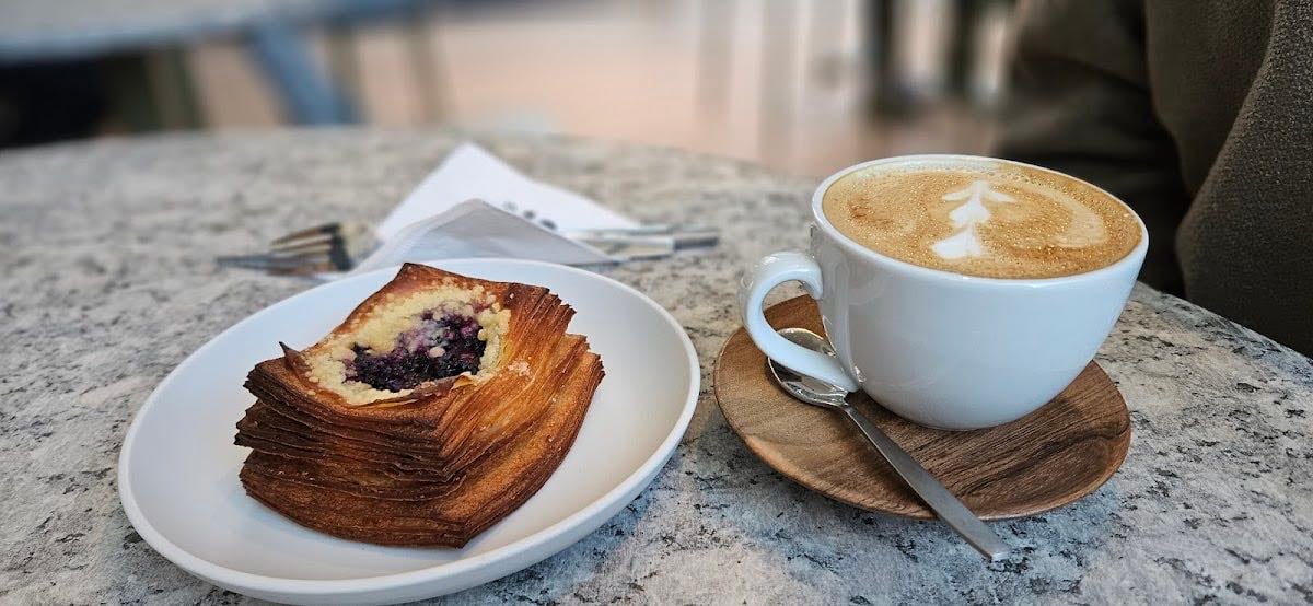 Shiok coffee Roasters Espinosa Mall - limonada: ★ ★ ★ ★ ★
pastelería:★ ★ ★ ★ ★
lugar: ★ ★ ★ ★