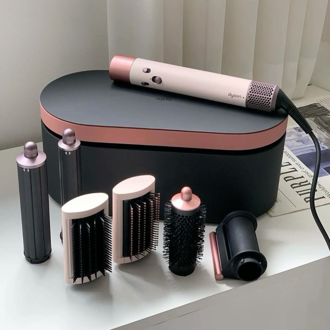Dyson - es una maquina para el pelo que hace de todo, me gustaría ver que tanto promete
