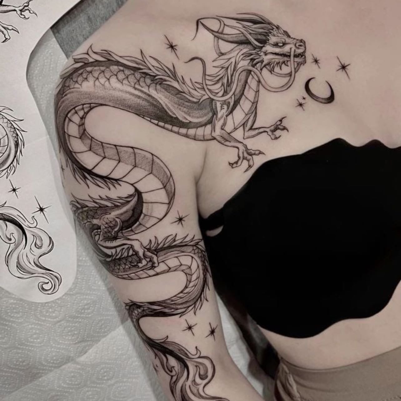 Tatuaje - en el brazo, la espalda, en el lateral, en la espalda baja o debajo de los pechos