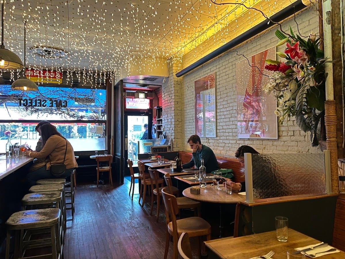 Cafe Select - Fondue/drinks y speakeasy