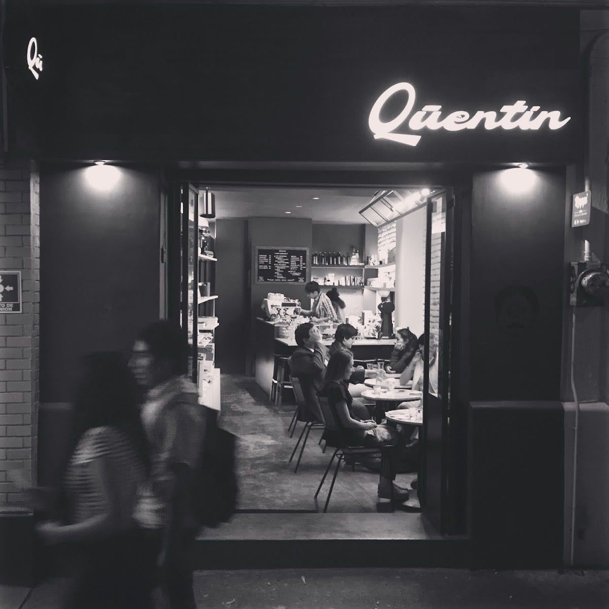 Qƫentin Café