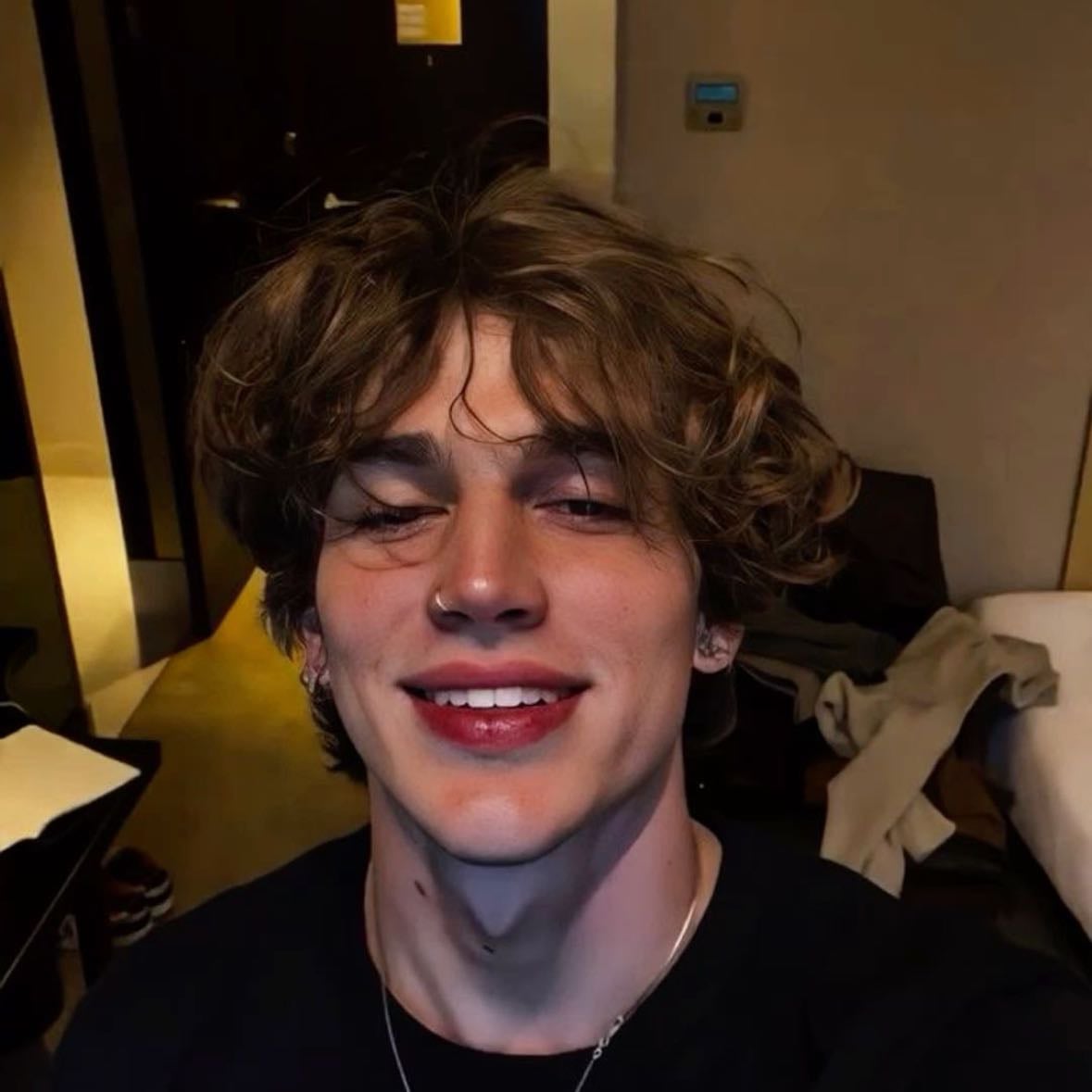 Vinnie Hacker - Influencer, modelo, músico y streamer.