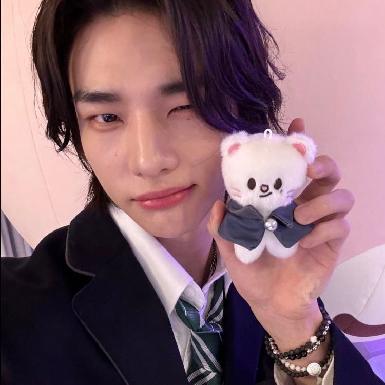 HYUNJIN - Artist