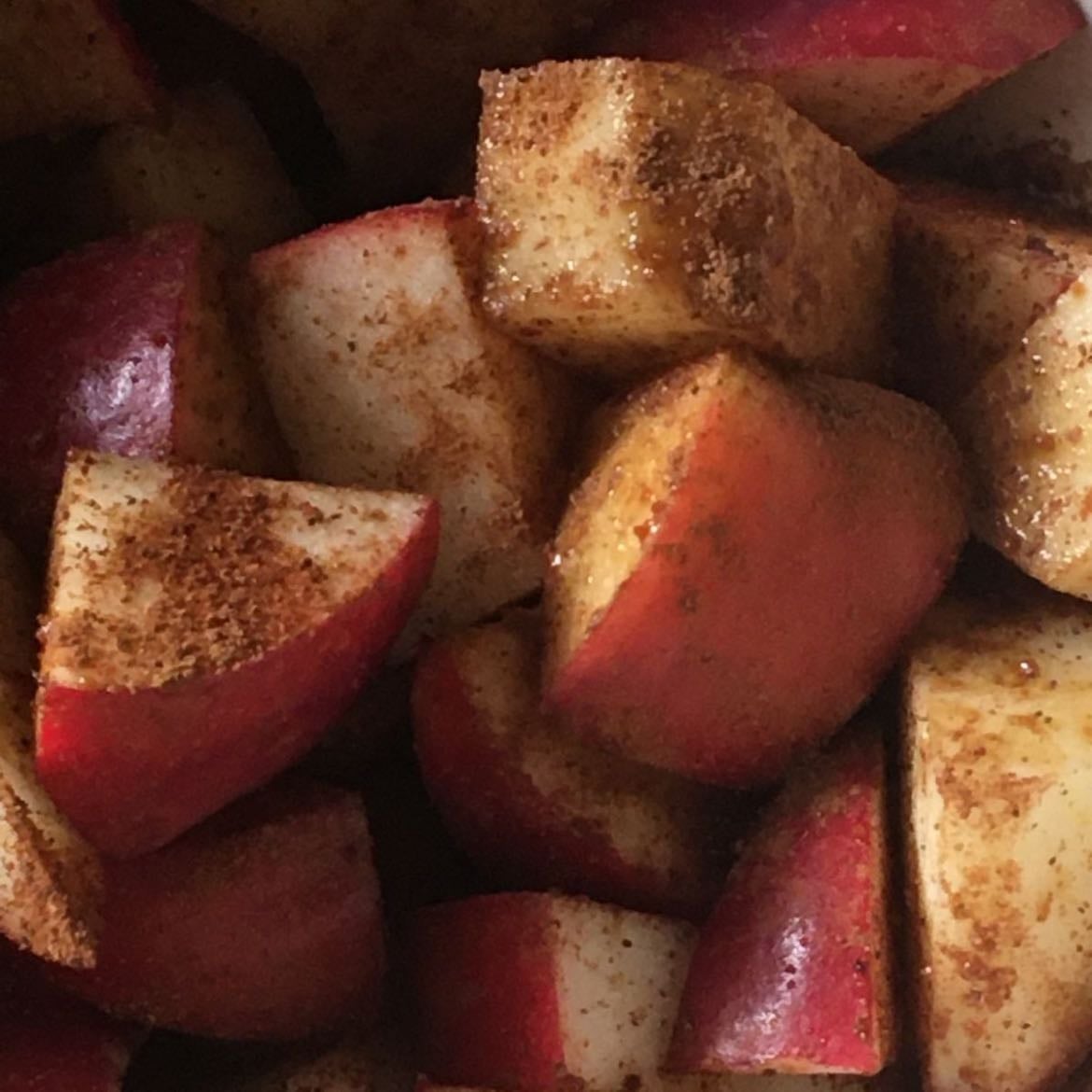 ⋆.˚ ࣪ ˖ - cinnamon apples