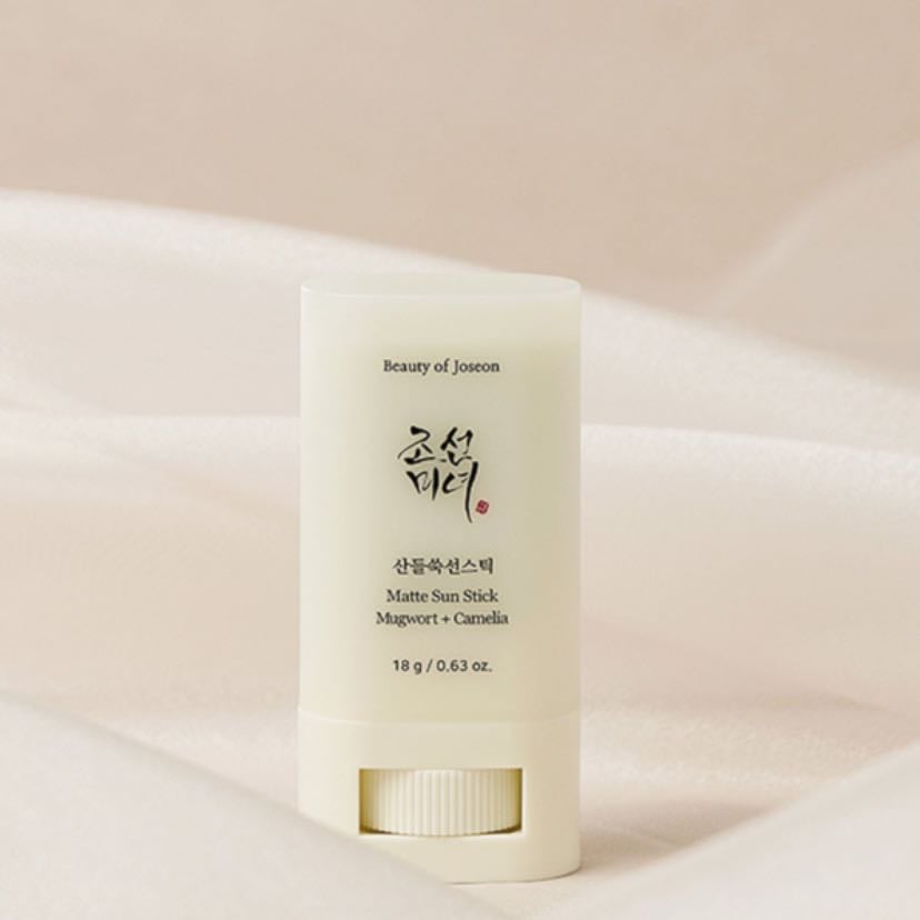 Matte Sun Stick: Mugwort + Camelia - 17,50€
