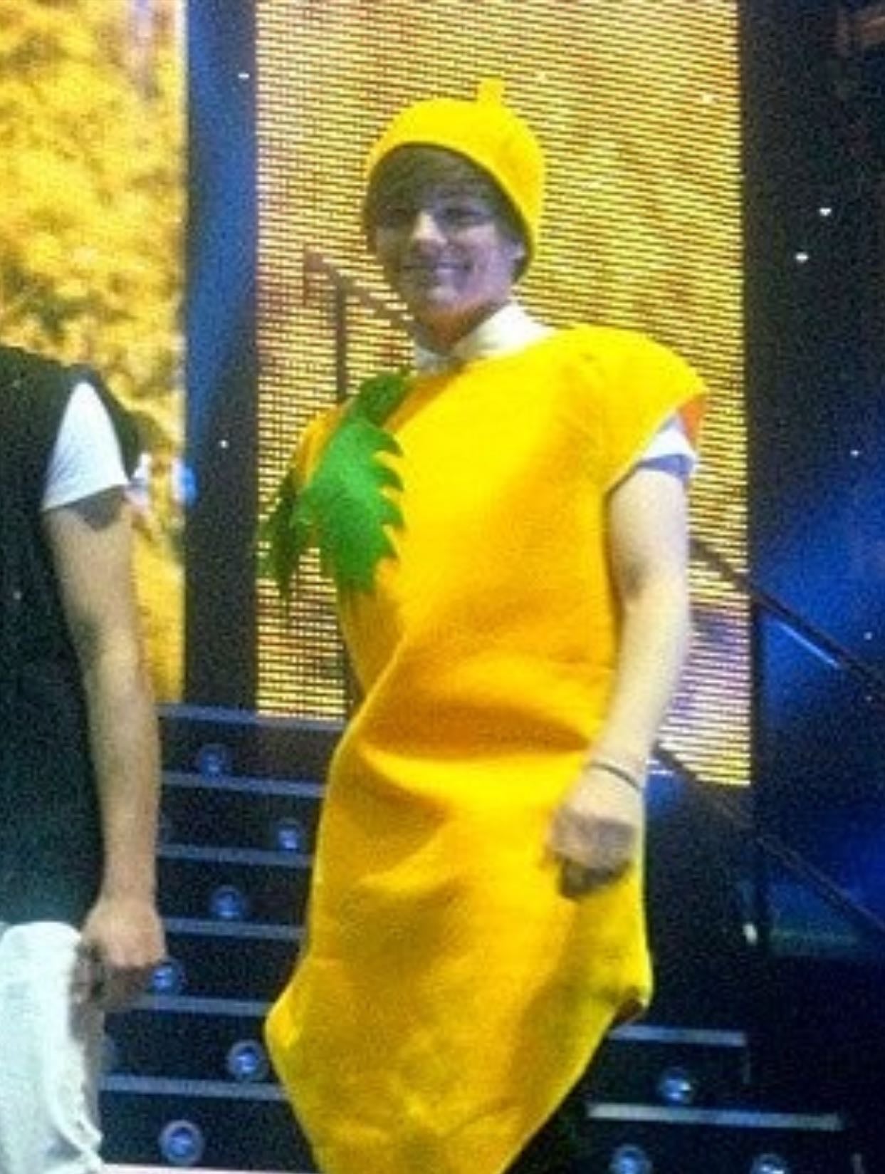 Louis!! - βI like girls whoβ¦ eat carrots π₯β