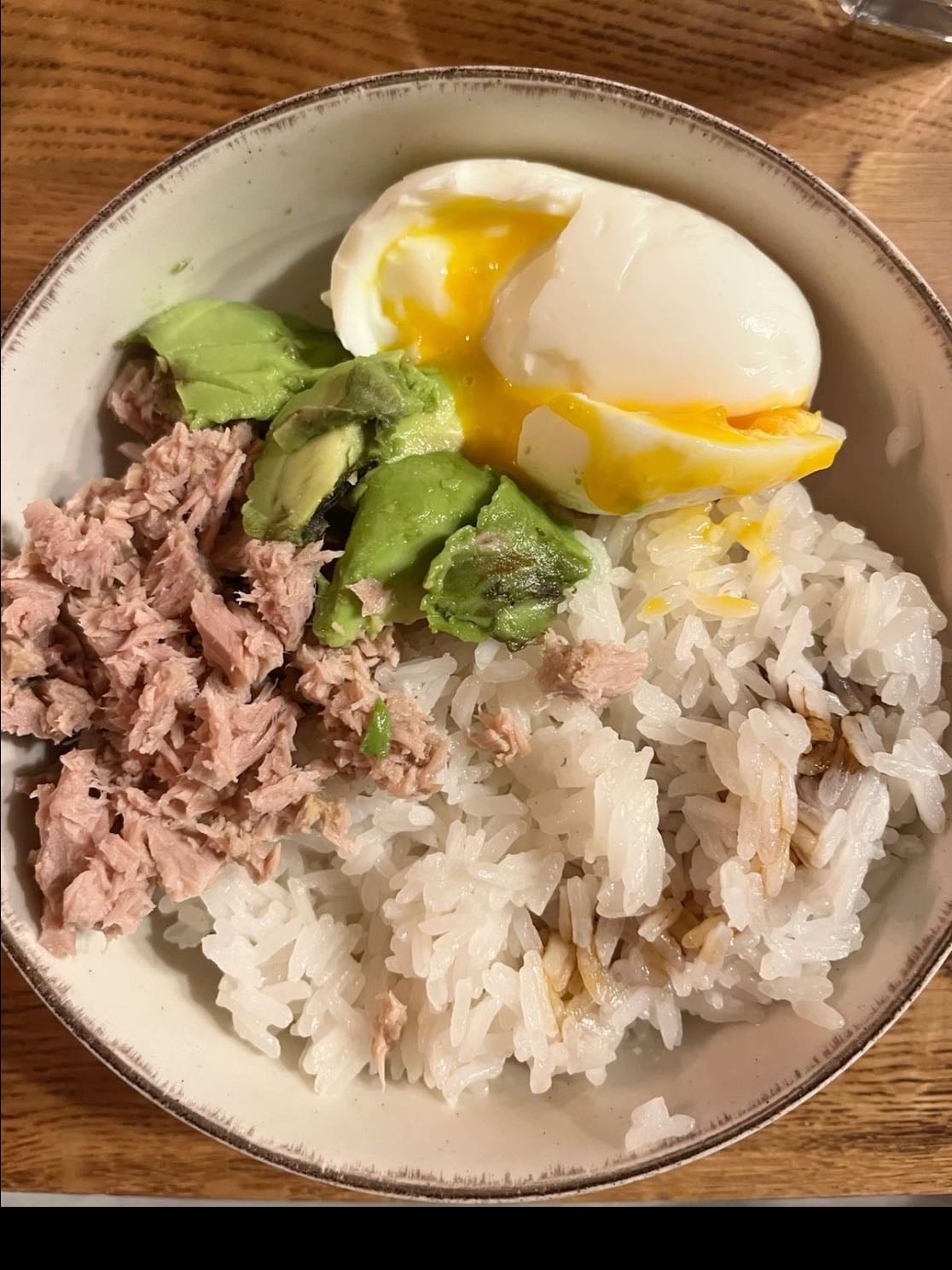Arroz + Atún + Aguacate + Huevo