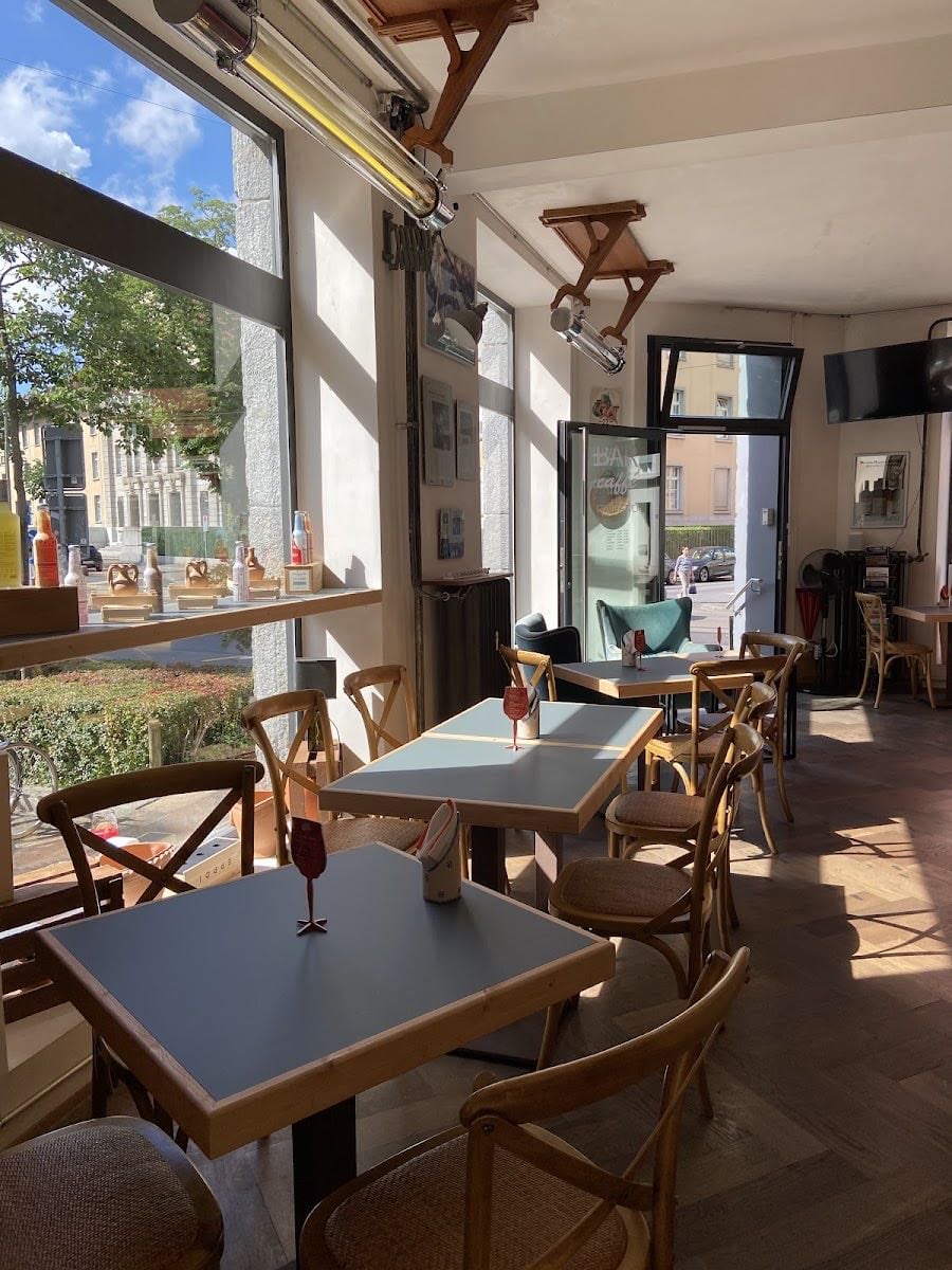 Il Salotto - Top para ir a tomar algo, de los pocos sitios aquí que ponen tapita (gratis) al pedir bebida