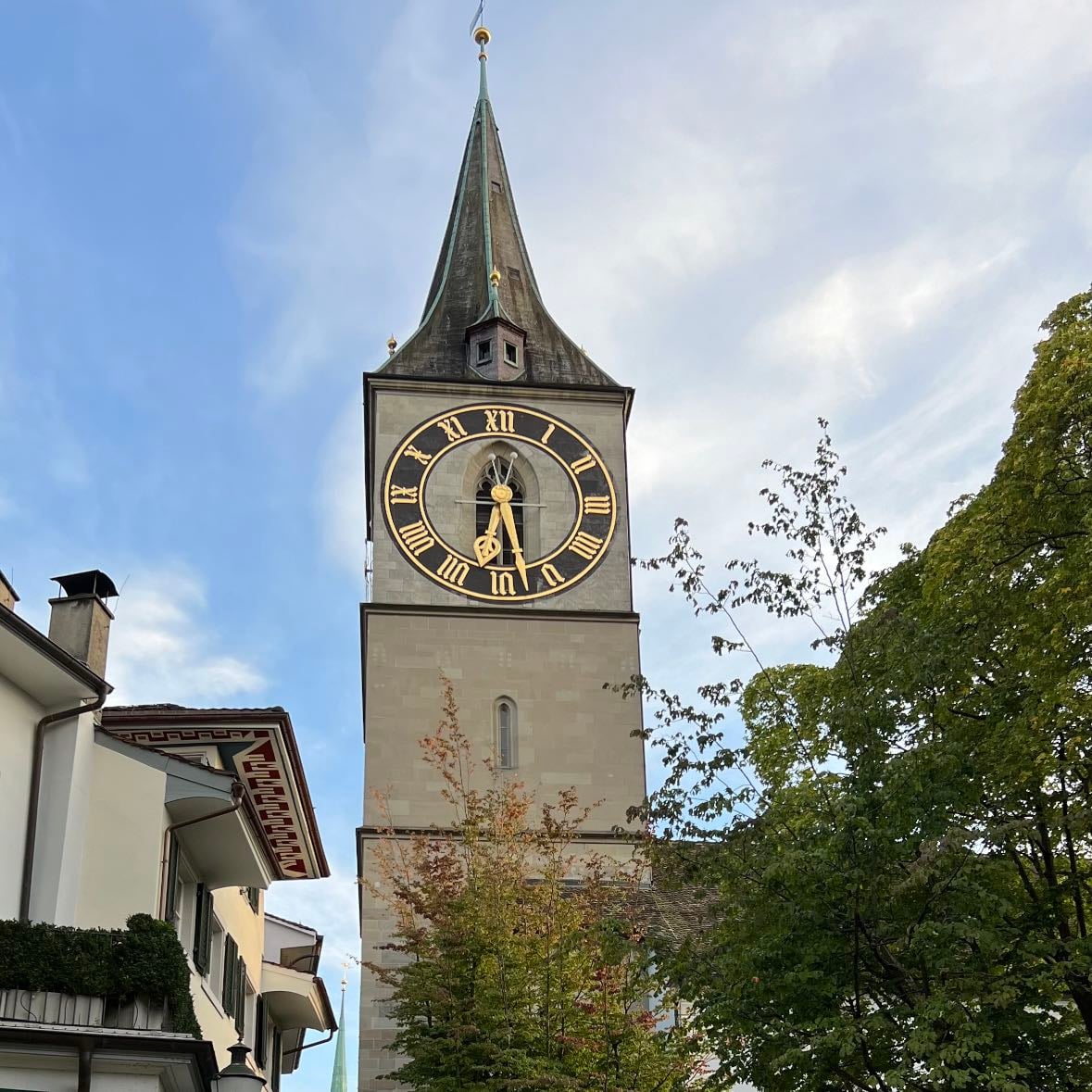 St. Peterhofstatt 1 - Una de las principales iglesias de Zurich y con el reloj más grande de Europa pese a ser una iglesia pequeña