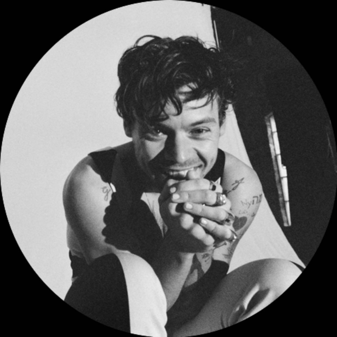 Two Ghosts - Harry Styles - i LOVE LOVE LOVE this song soo much!!!