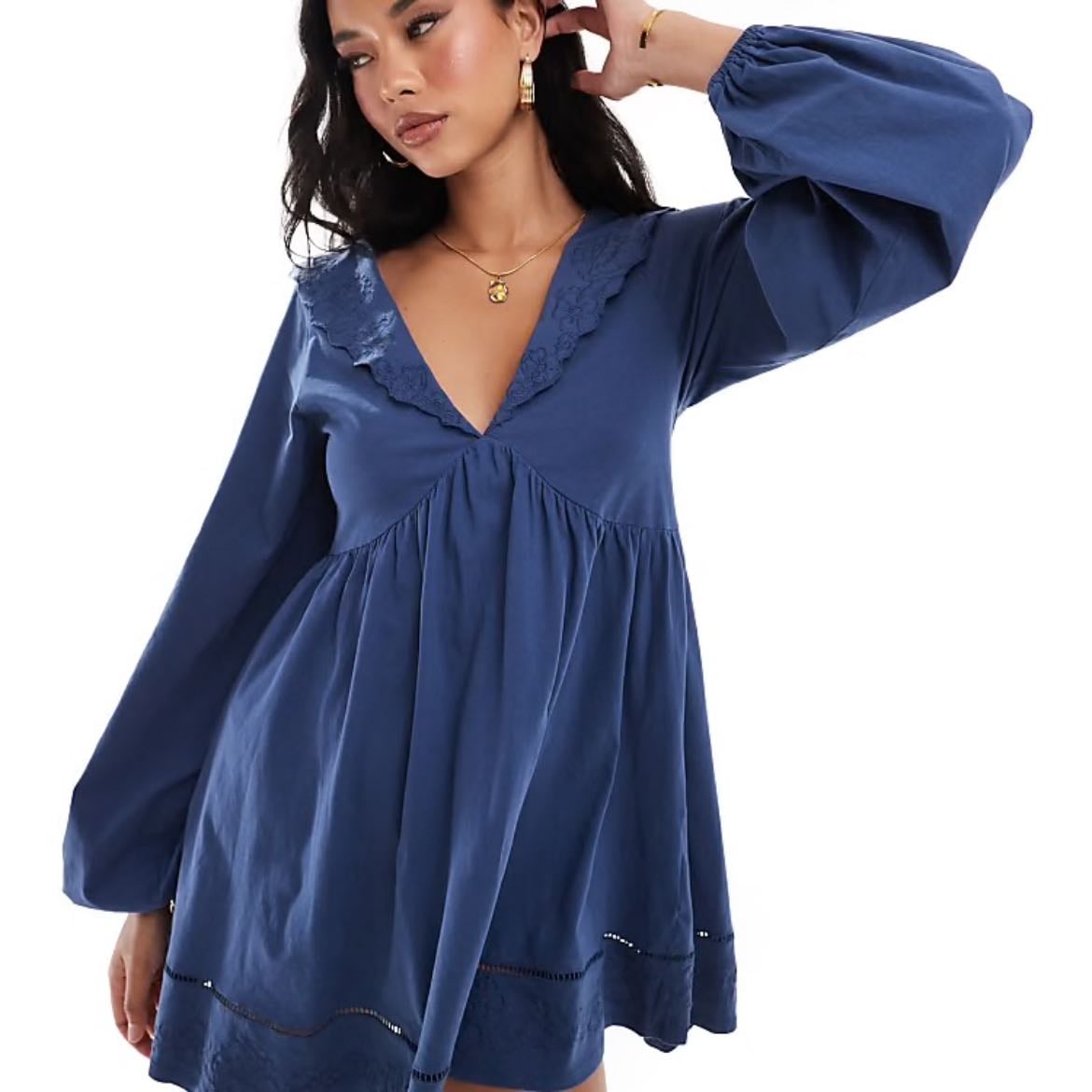 Robe courte babydoll à manches longues et col avec broderies et découpes - ASOS Design