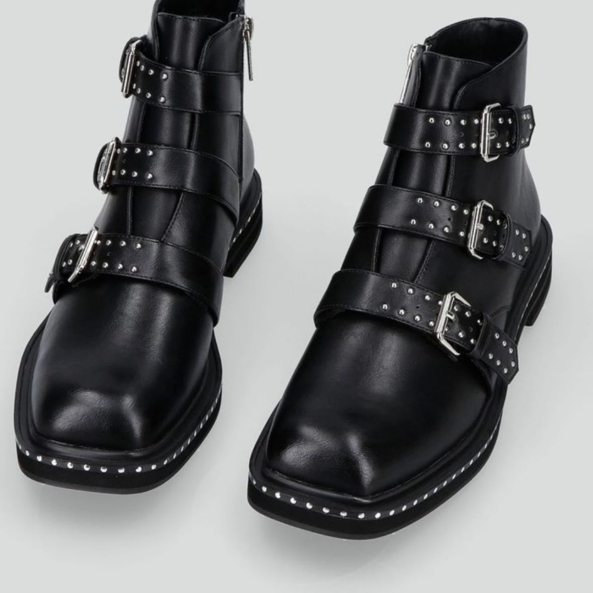 Foster Botín Hebillas Tachas - $59.990