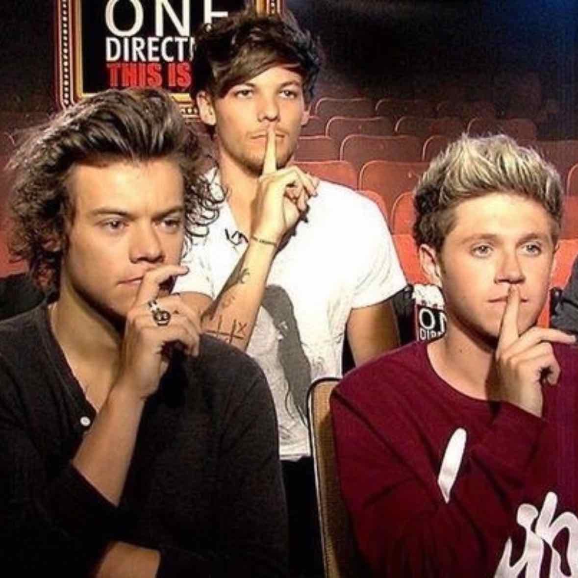 so contemplative. matching poses. - they’re all in it they’re just cut off 😭