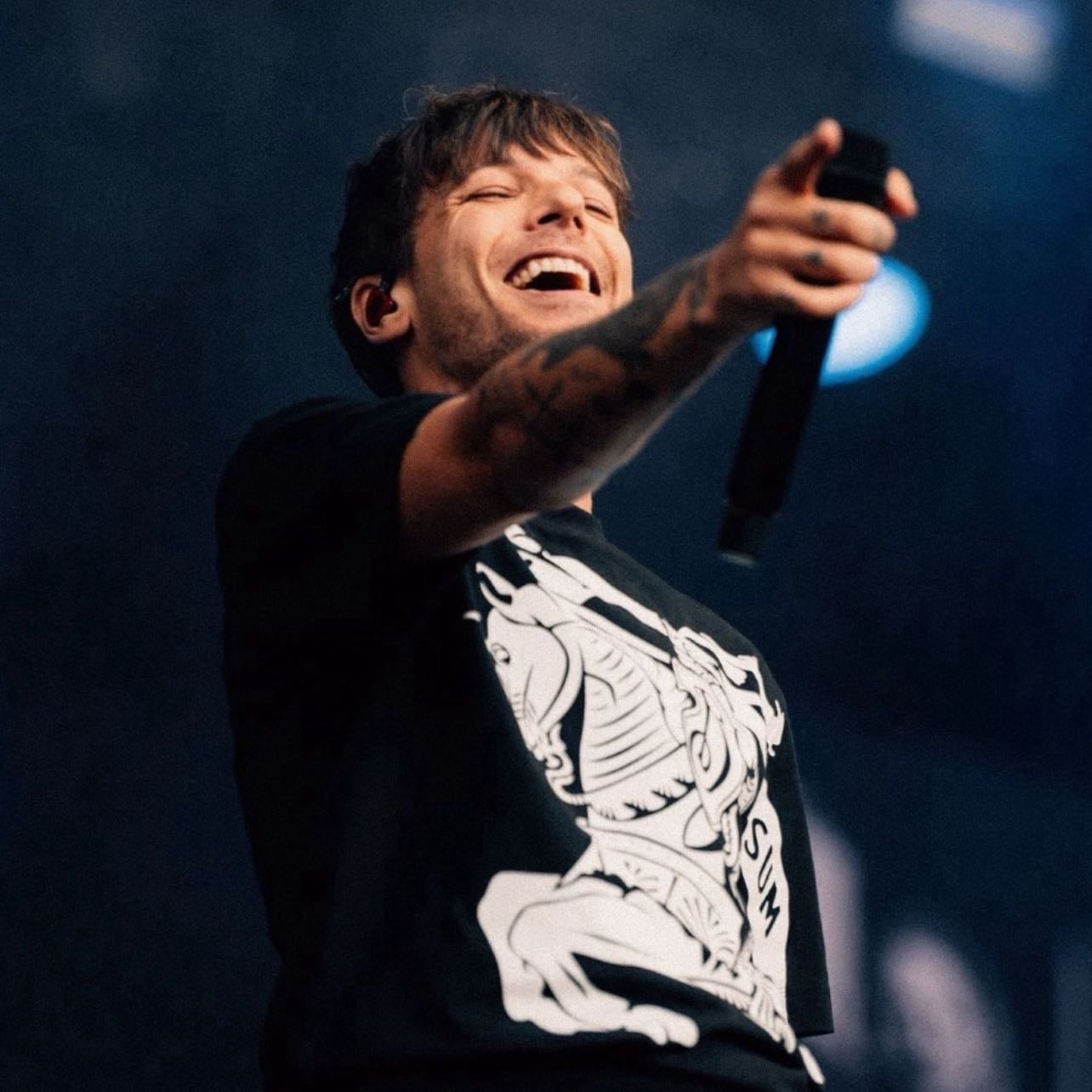 Louis Tomlinson - He’s the realest and a funny guy. I love his music so much and he has a great personality he’s just amazing and I love him 🩷