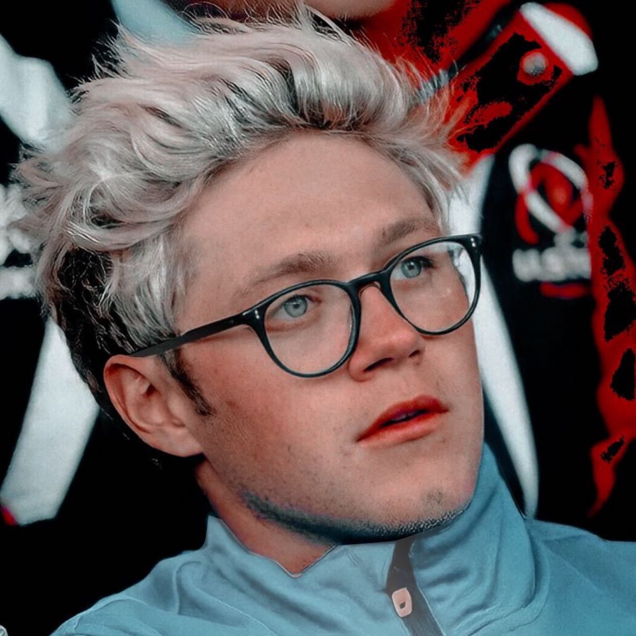 🩷Glasses Horan🩷 - Looks cute, but the filter makes his lips really red