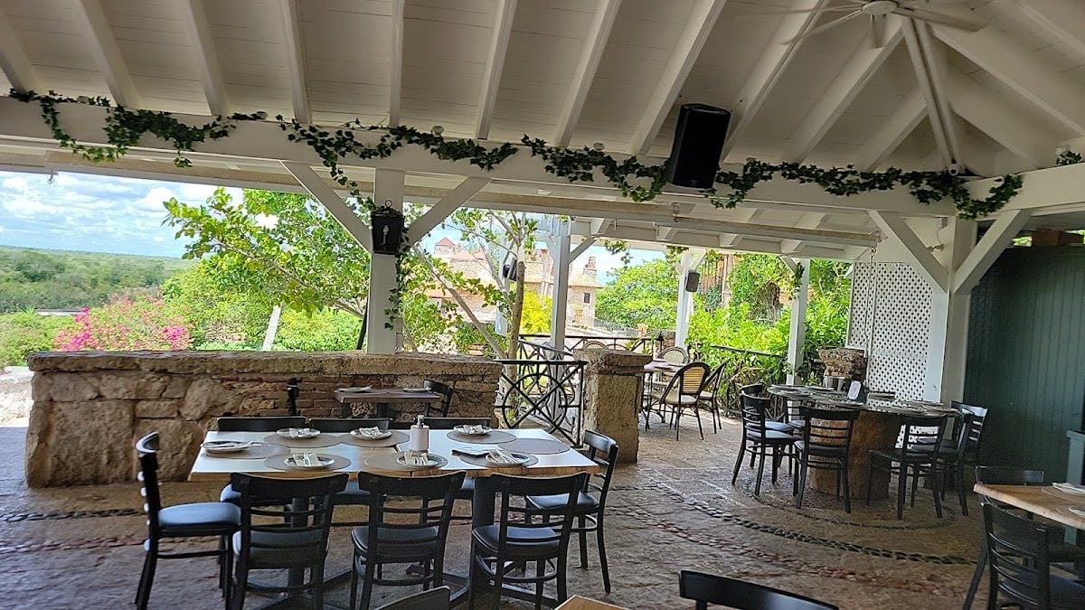 Café Marietta - Hermosa terraza con vista al campo de golf.