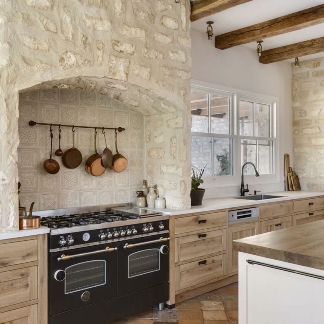 Provenzal - Estilo de decoración que se inspira en la región de Provenza, en el sureste de Francia. Se caracteriza por ser rústico, romántico y vintage.