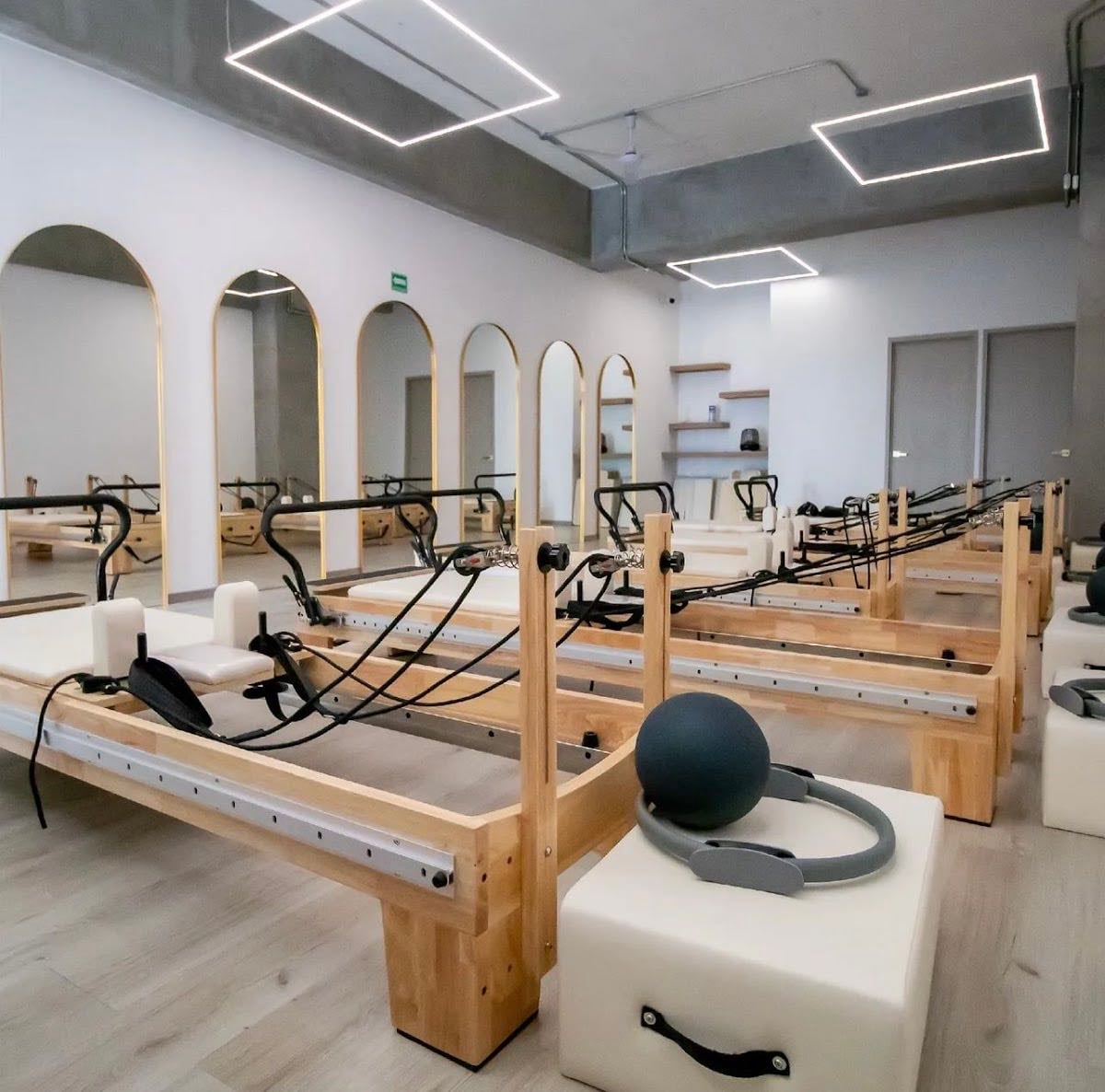 ReformHer Pilates Studio - 馃専馃専馃専馃専 - maestra, camas grandes, estacionamiento