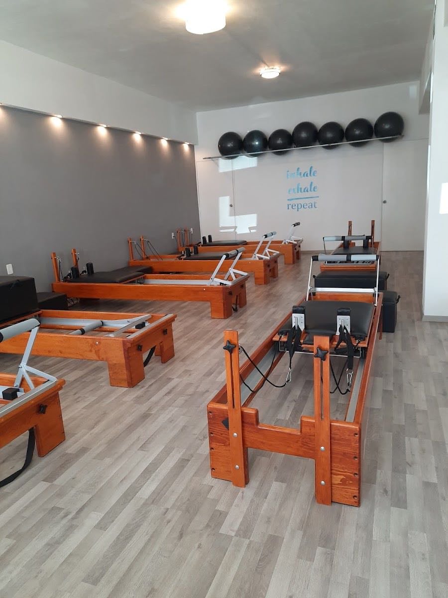 Sense Pilates Studio Plaza los Almendros. - 馃専馃専馃専馃専 - maestra, camas buen tama帽o, estacionamiento