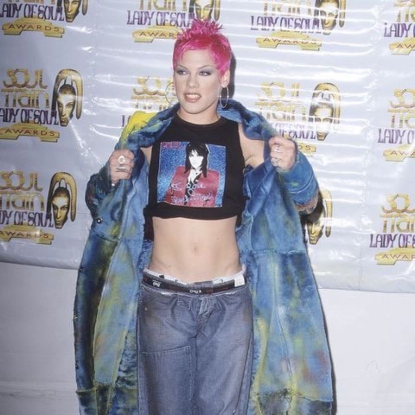 P!nk - My stepmother introduced me to her when I was 4 and here I am, ten years later, still loving her and her Songs🖤🩷