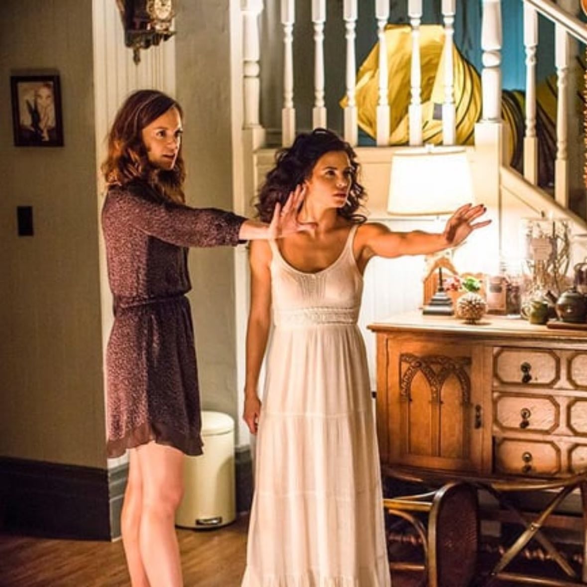 Witches of East End - Maggie Friedman · 2013